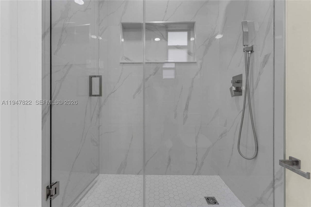 Real estate property located at 141 122nd St, Miami-dade, Breezeswept Estates, North Miami, FL
