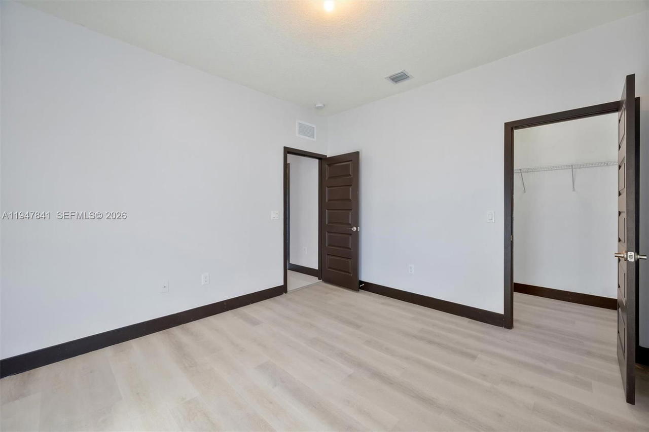 Real estate property located at 15722 88th Ave, Miami-dade, Dunnwoody Lake, Miami Lakes, FL