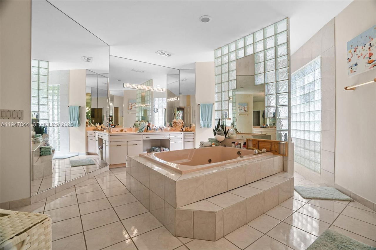 Real estate property located at 440 Sabal Way, Broward, Palm Island, Weston, FL
