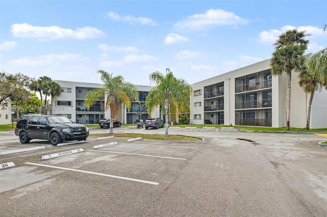 Real estate property located at , Miami-dade, The Horizons Condo #7, Miami, FL