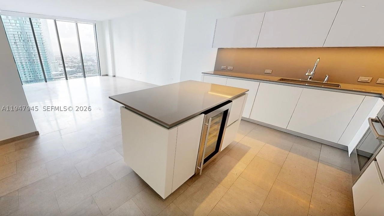 Real estate property located at 68 6th St #2110, Miami-dade, Reach Condo, Miami, FL