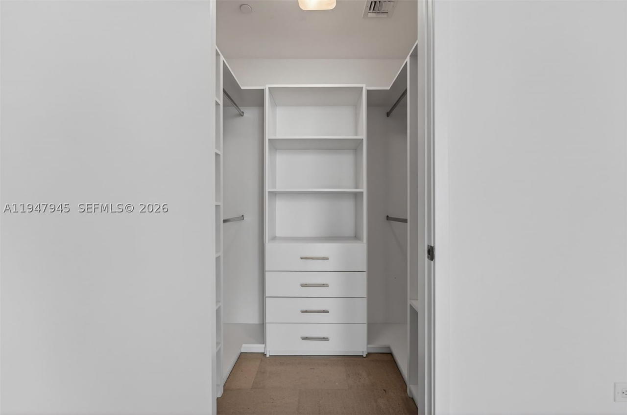 Real estate property located at 68 6th St #2110, Miami-dade, Reach Condo, Miami, FL