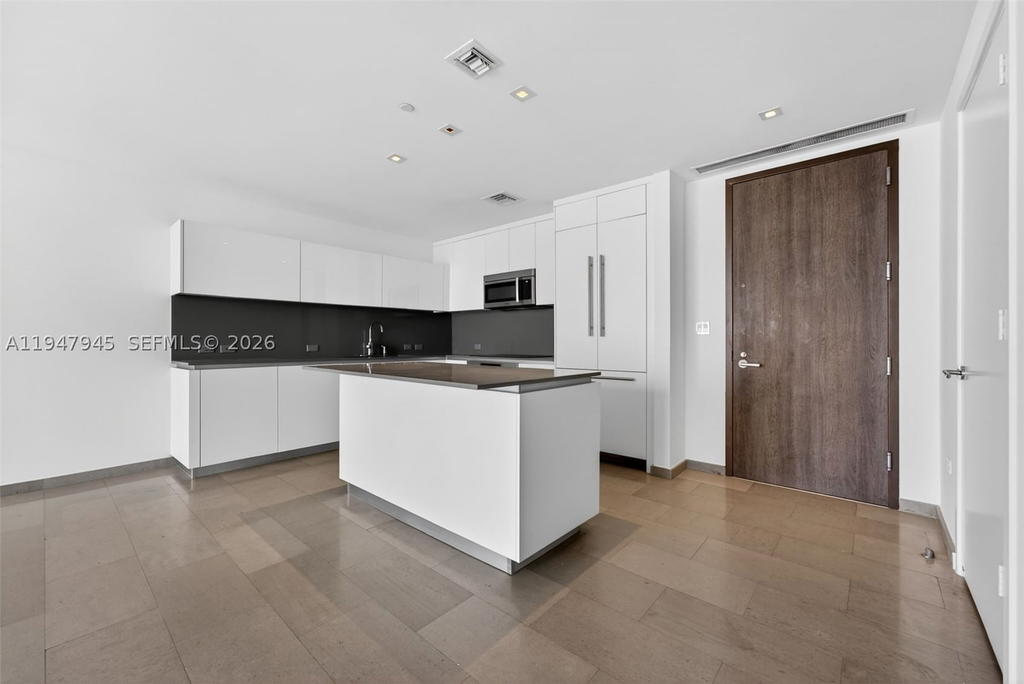 Real estate property located at 68 6th St #2110, Miami-dade, Reach Condo, Miami, FL