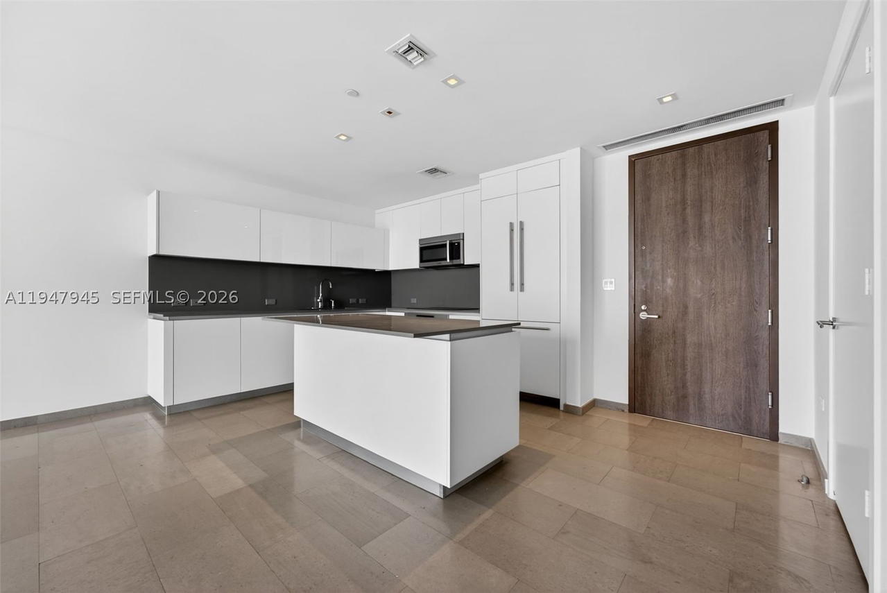 Real estate property located at 68 6th St #2110, Miami-dade, Reach Condo, Miami, FL