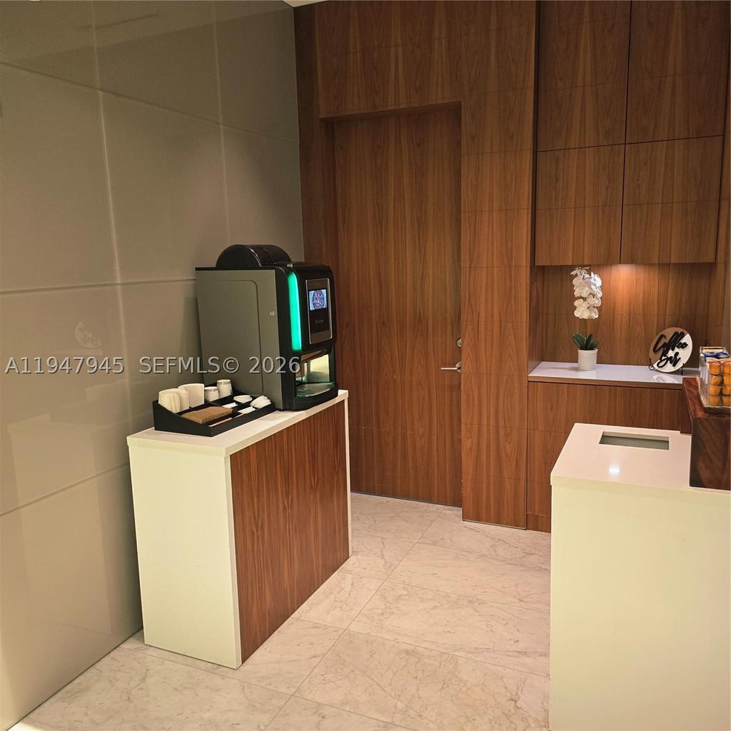 Real estate property located at 68 6th St #2110, Miami-dade, Reach Condo, Miami, FL