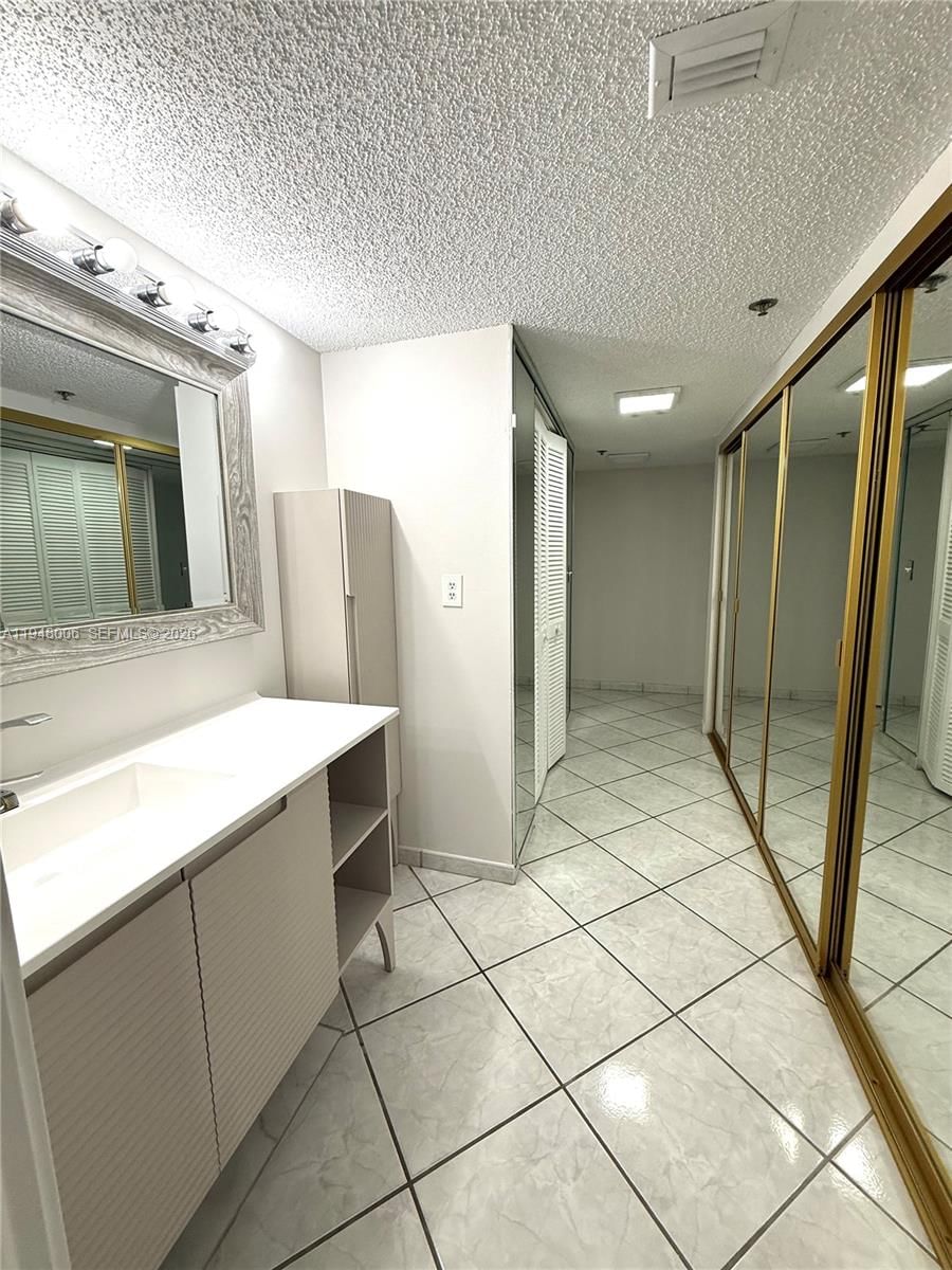 Real estate property located at 210 174th St #2110, Miami-dade, Winston Towers 600 Condo, Sunny Isles Beach, FL