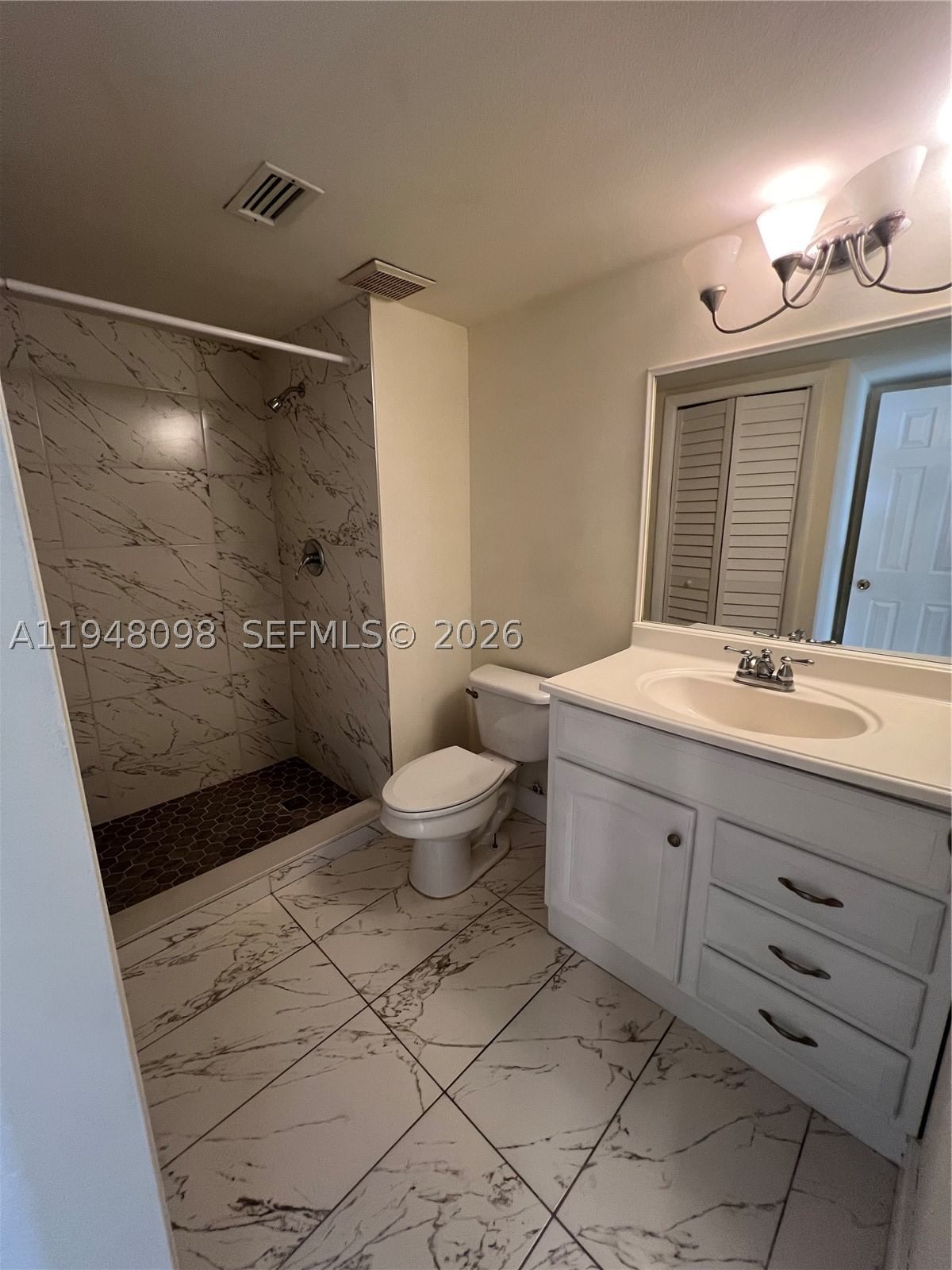 Real estate property located at 379 Lakeview Dr #205, Broward, Racquet Club Apts At Bona, Weston, FL