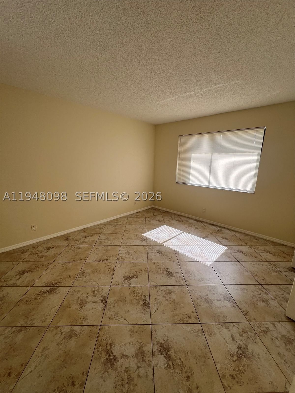 Real estate property located at 379 Lakeview Dr #205, Broward, Racquet Club Apts At Bona, Weston, FL