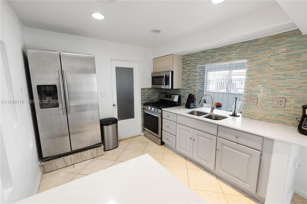 Real estate property located at 6541 24th St, Broward, Sunrise Golf Village Sec, Sunrise, FL