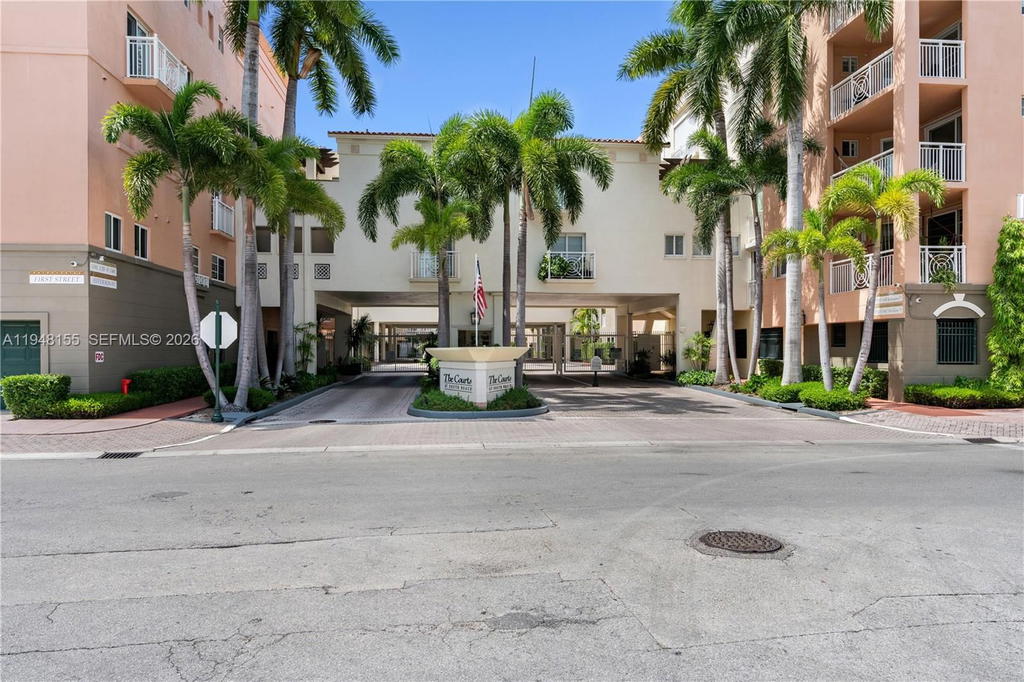 Real estate property located at 100 Meridian Ave #216, Miami-dade, The Courts At South Beach, Miami Beach, FL