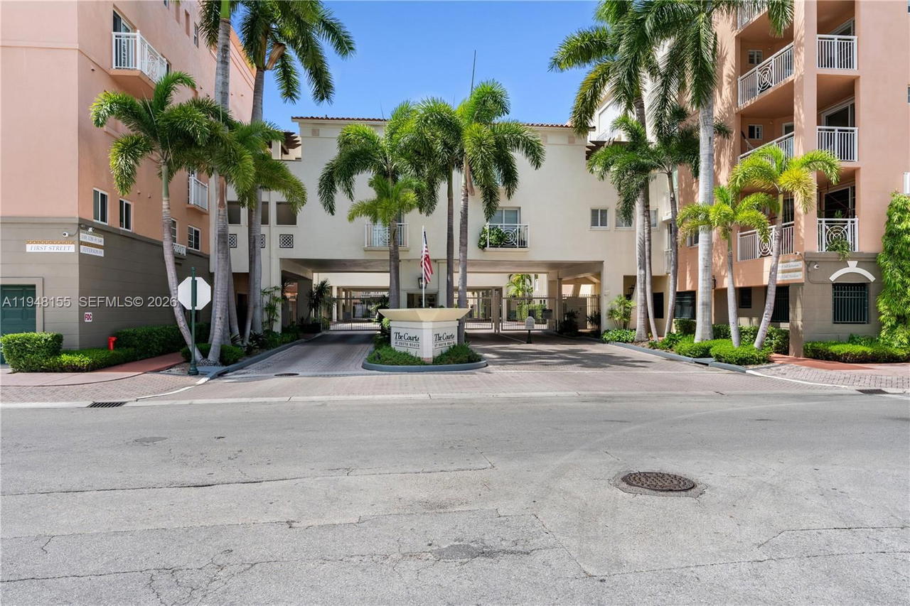 Real estate property located at 100 Meridian Ave #216, Miami-dade, The Courts At South Beach, Miami Beach, FL