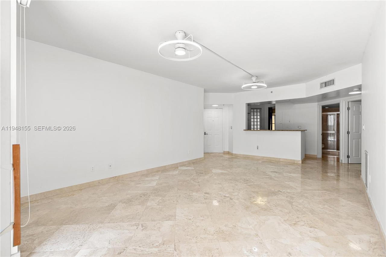 Real estate property located at 100 Meridian Ave #216, Miami-dade, The Courts At South Beach, Miami Beach, FL