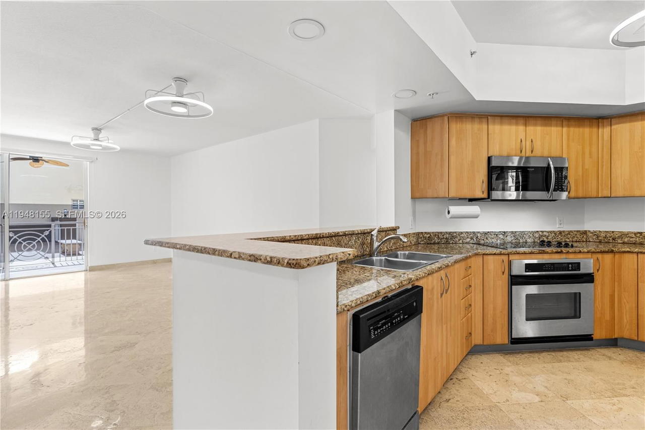 Real estate property located at 100 Meridian Ave #216, Miami-dade, The Courts At South Beach, Miami Beach, FL