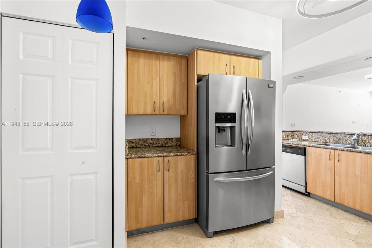 Real estate property located at 100 Meridian Ave #216, Miami-dade, The Courts At South Beach, Miami Beach, FL