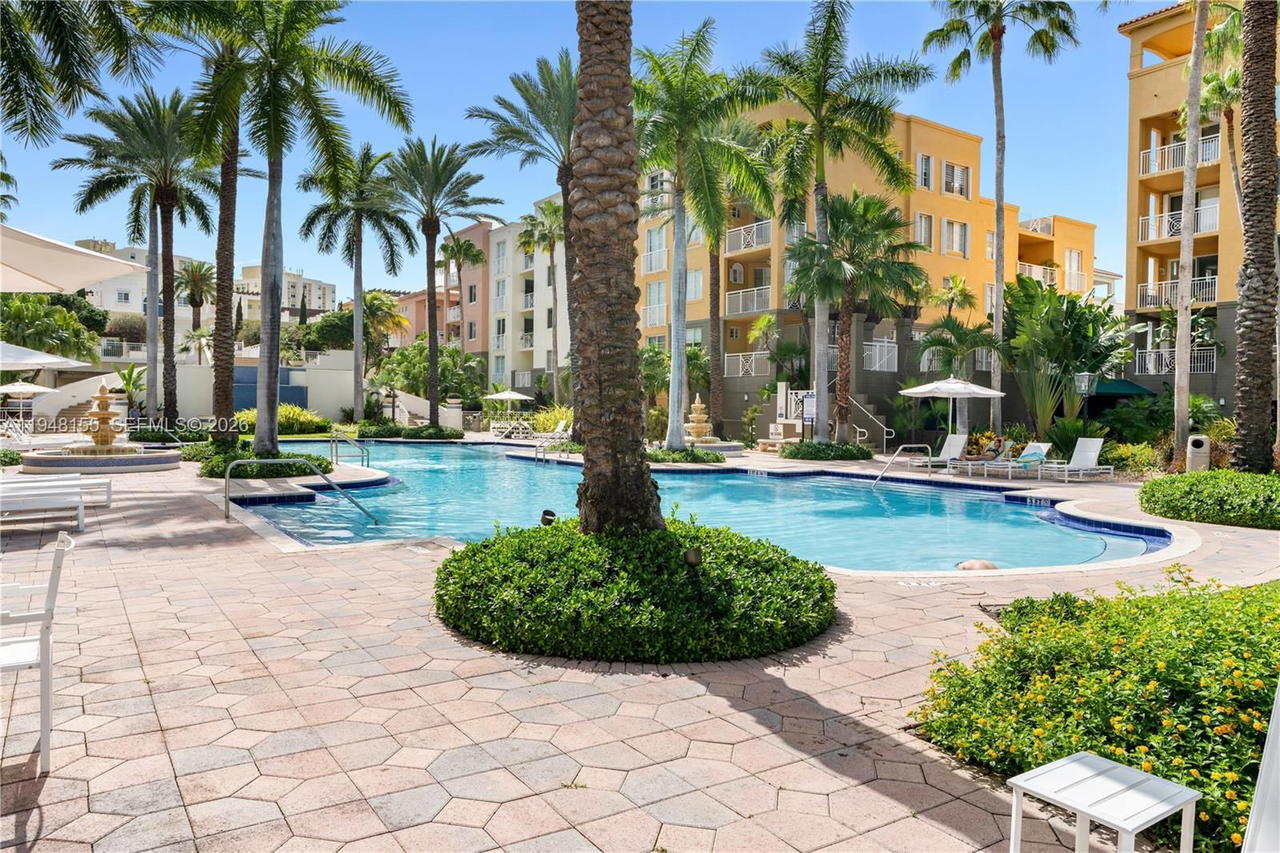 Real estate property located at 100 Meridian Ave #216, Miami-dade, The Courts At South Beach, Miami Beach, FL
