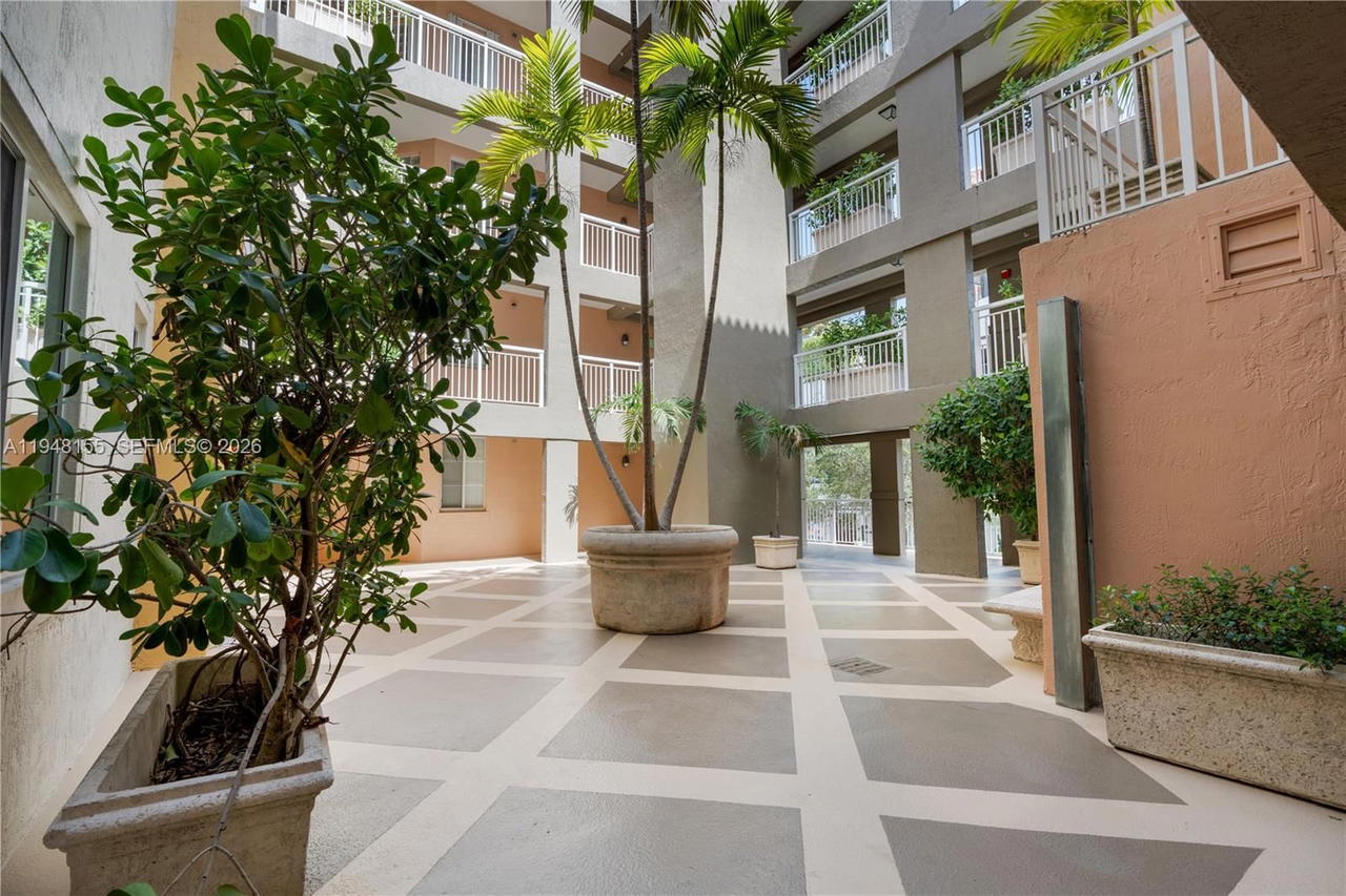 Real estate property located at 100 Meridian Ave #216, Miami-dade, The Courts At South Beach, Miami Beach, FL