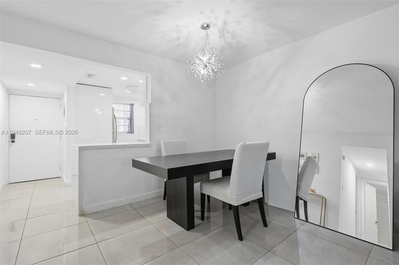 Real estate property located at 469 Pine Island Rd B302, Broward, Plantation Pines Phase 1, Plantation, FL