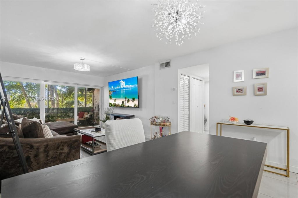 Real estate property located at 469 Pine Island Rd B302, Broward, Plantation Pines Phase 1, Plantation, FL