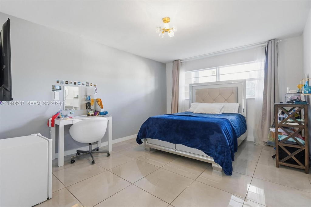 Real estate property located at 469 Pine Island Rd B302, Broward, Plantation Pines Phase 1, Plantation, FL