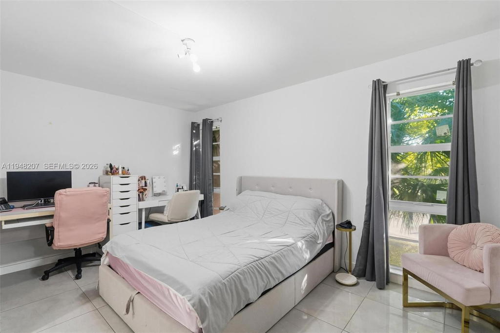 Real estate property located at 469 Pine Island Rd B302, Broward, Plantation Pines Phase 1, Plantation, FL