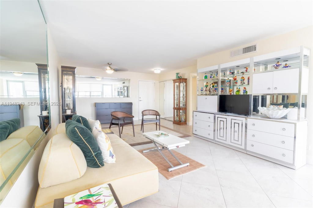 Real estate property located at 250 174th St #1118, Miami-dade, Winston Towers 100 Condo, Sunny Isles Beach, FL