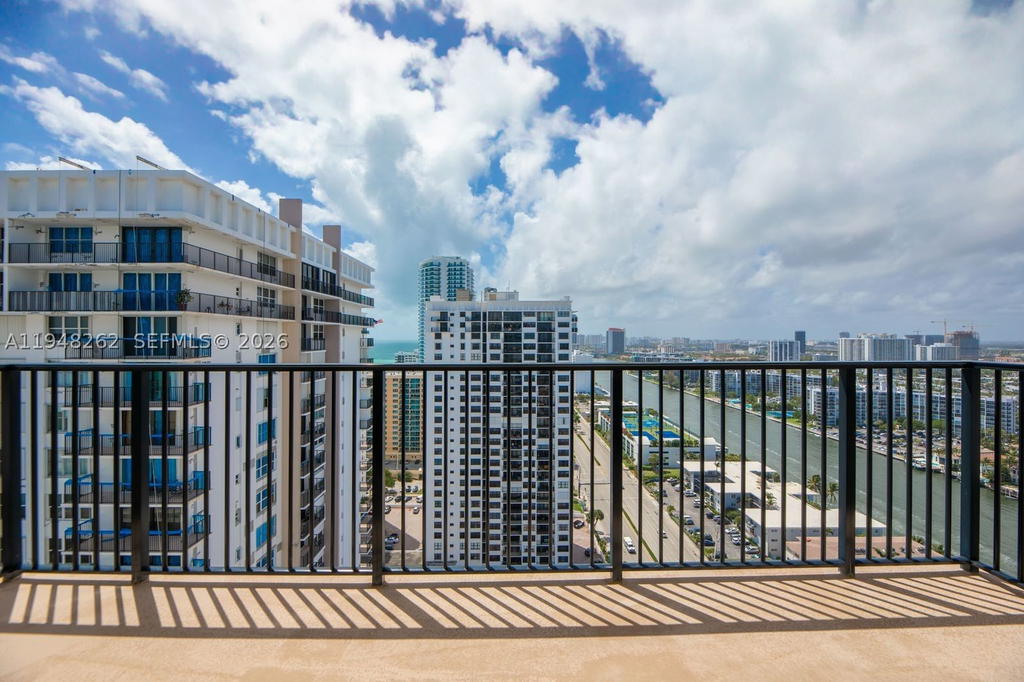 Real estate property located at 2101 Ocean Dr #2608, Broward, Quadomain Tower I And Iv, Hollywood, FL