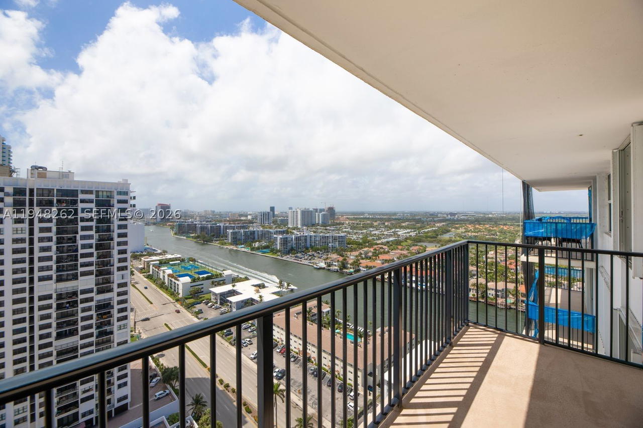 Real estate property located at 2101 Ocean Dr #2608, Broward, Quadomain Tower I And Iv, Hollywood, FL