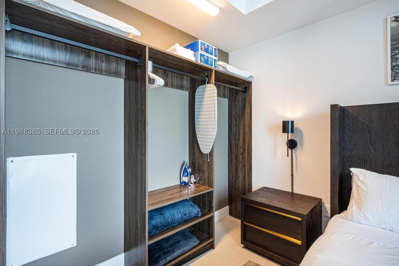Real estate property located at 159 6th St #5101, Miami-dade, 159 Ne 6th Street Condo, Miami, FL