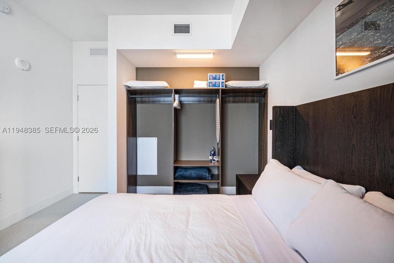 Real estate property located at 159 6th St #5101, Miami-dade, 159 Ne 6th Street Condo, Miami, FL
