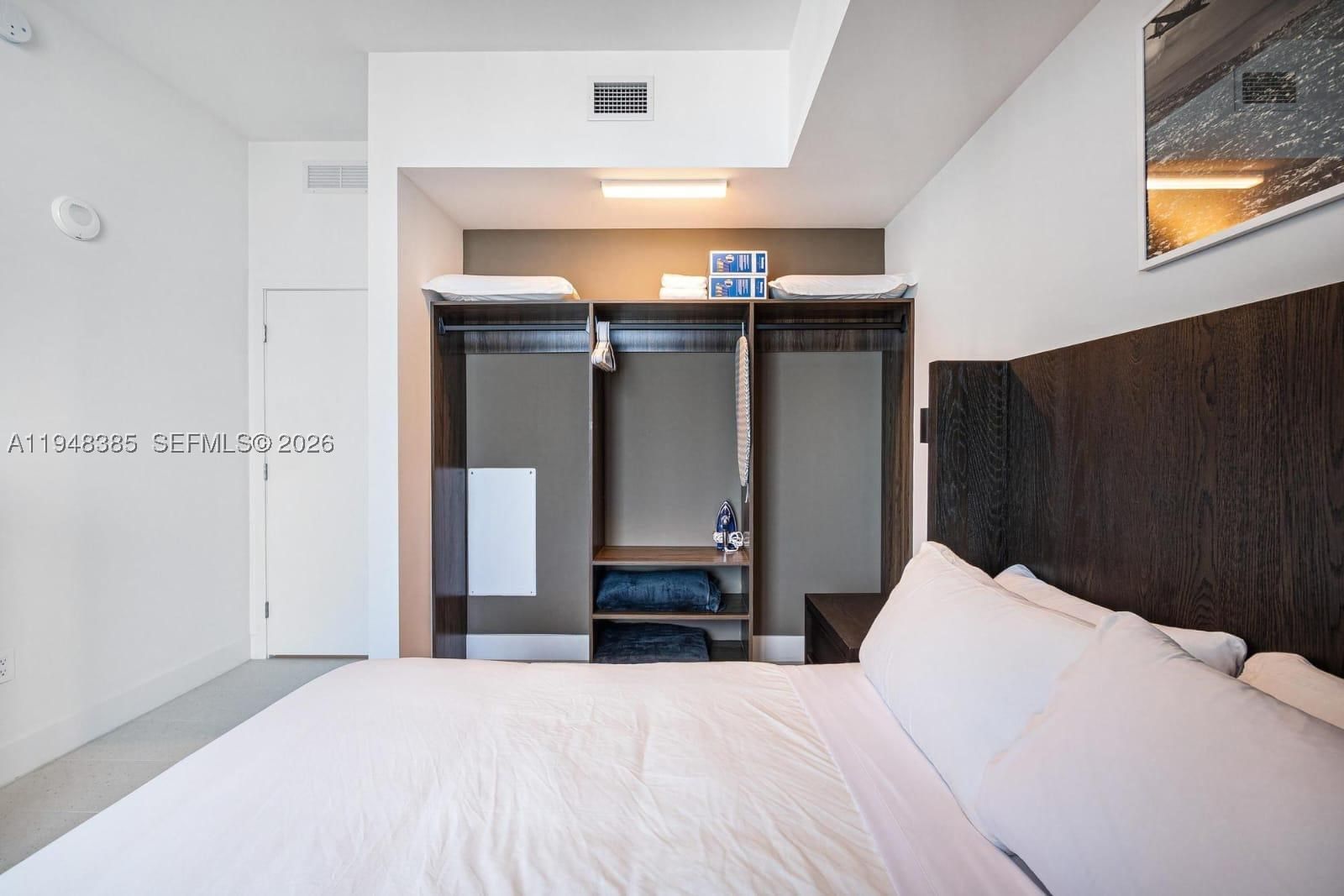 Real estate property located at 159 6th St #5101, Miami-dade, 159 Ne 6th Street Condo, Miami, FL
