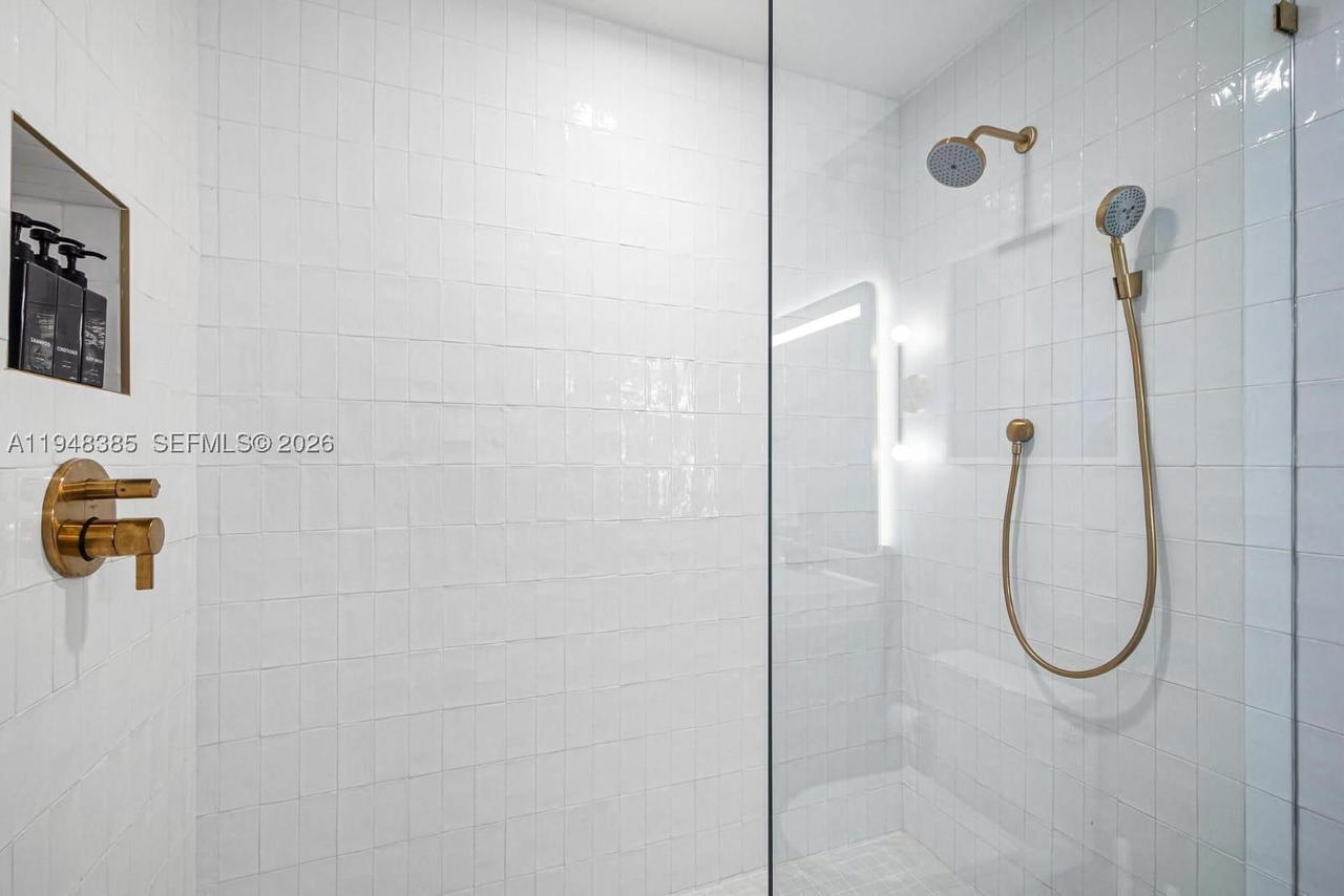 Real estate property located at 159 6th St #5101, Miami-dade, 159 Ne 6th Street Condo, Miami, FL