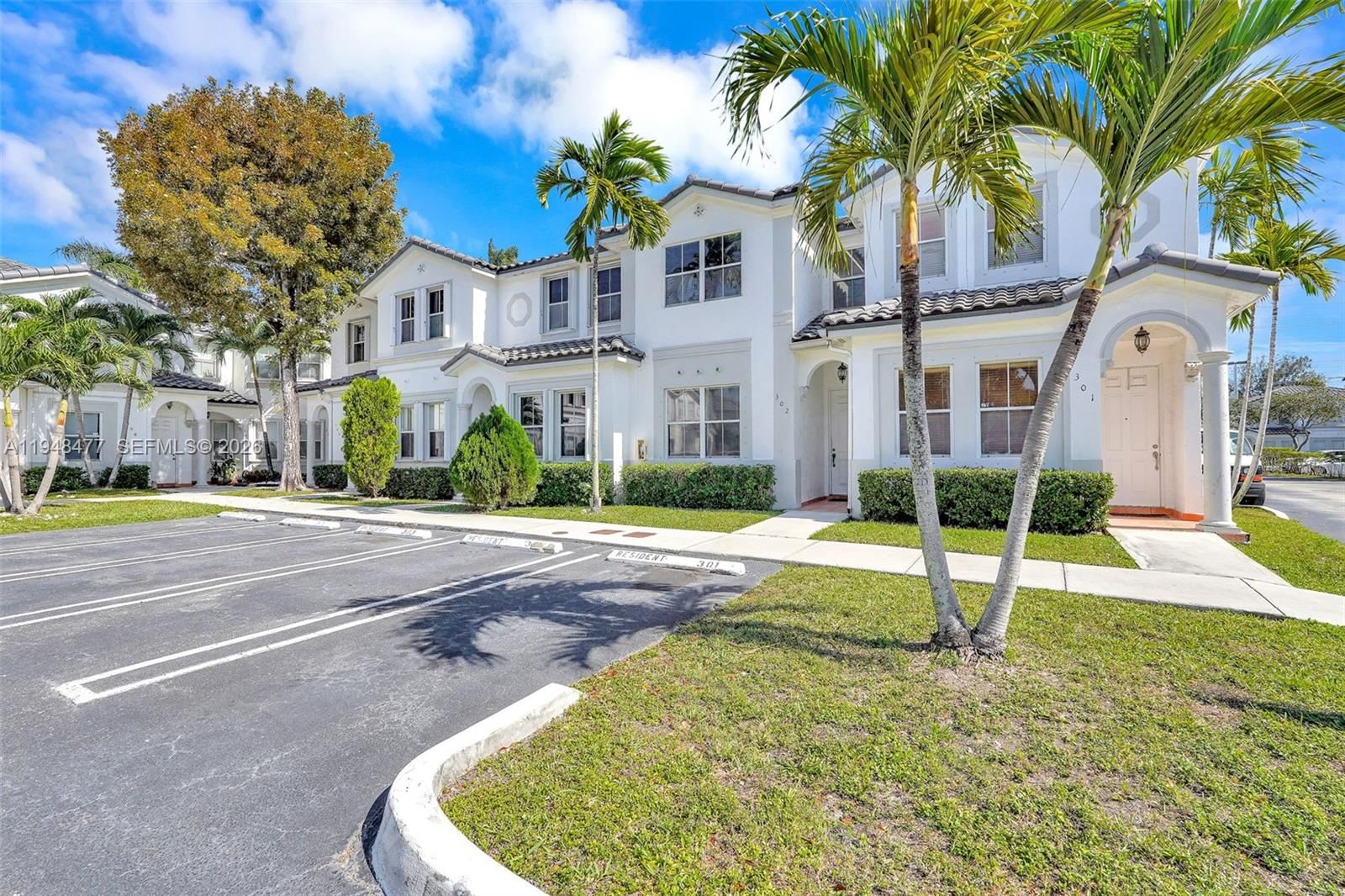 Real estate property located at 5420 NW 107 AVE #302, Miami-dade, Costa Linda Condo, Doral, FL