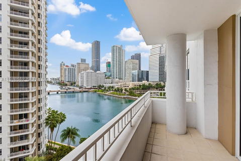 Real estate property located at 801 Brickell Key Blvd #1005, Miami-dade, Courts Brickell Key Condo, Miami, FL