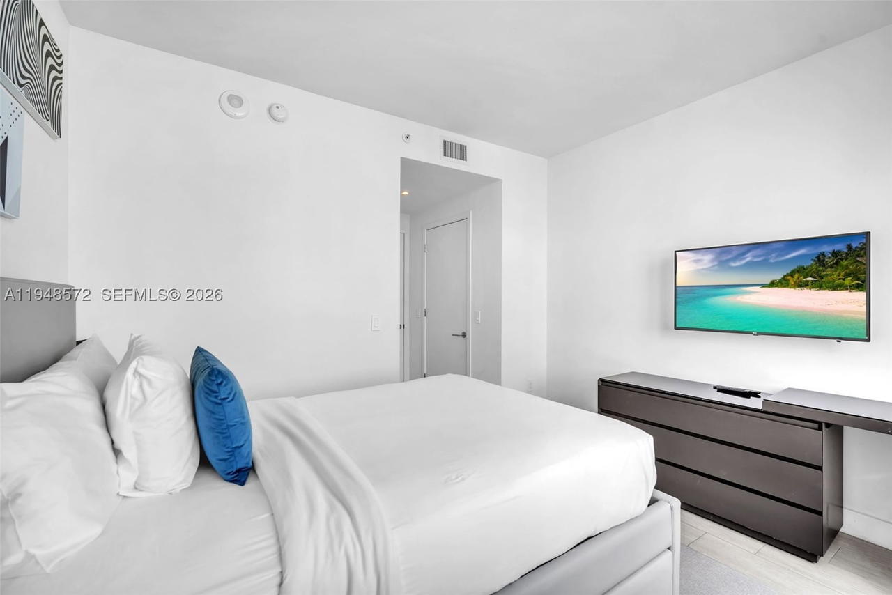 Real estate property located at 4010 Ocean Dr R701, Broward, 4010 South Ocean Condo, Hollywood, FL