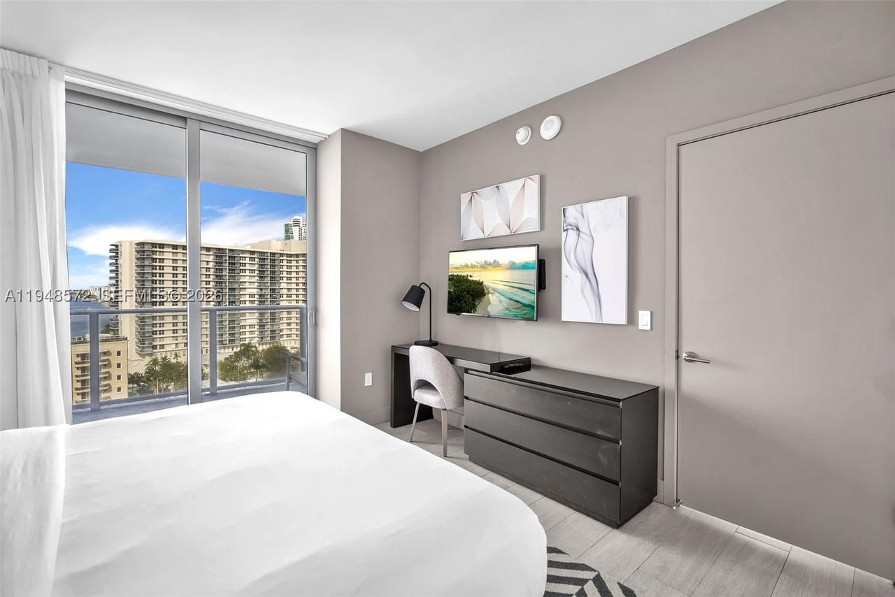 Real estate property located at 4010 Ocean Dr R701, Broward, 4010 South Ocean Condo, Hollywood, FL