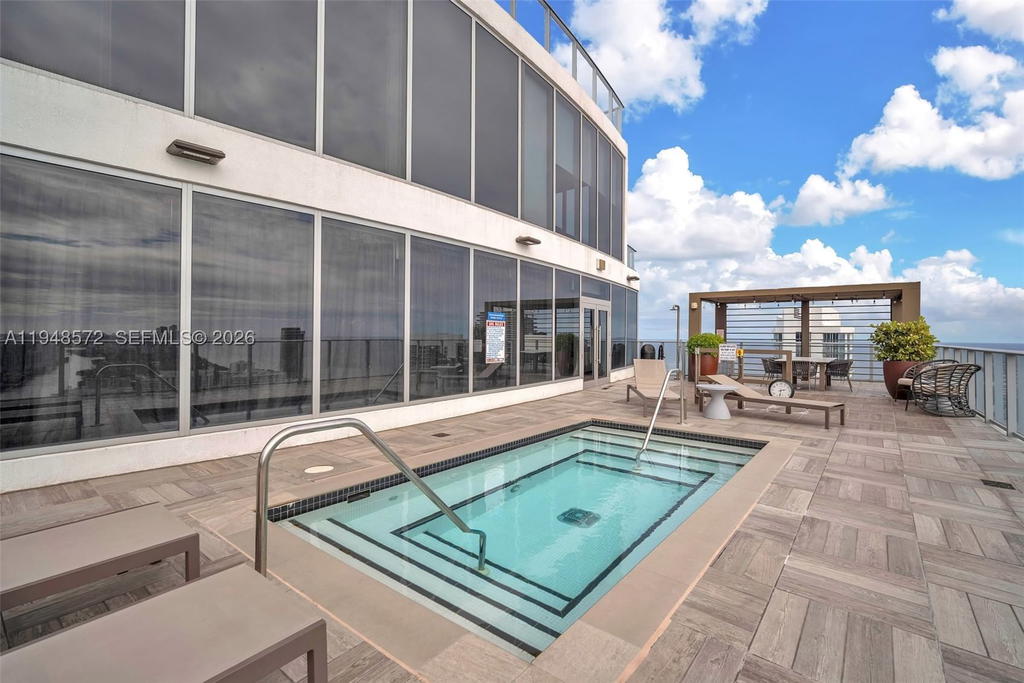 Real estate property located at 4010 Ocean Dr R701, Broward, 4010 South Ocean Condo, Hollywood, FL
