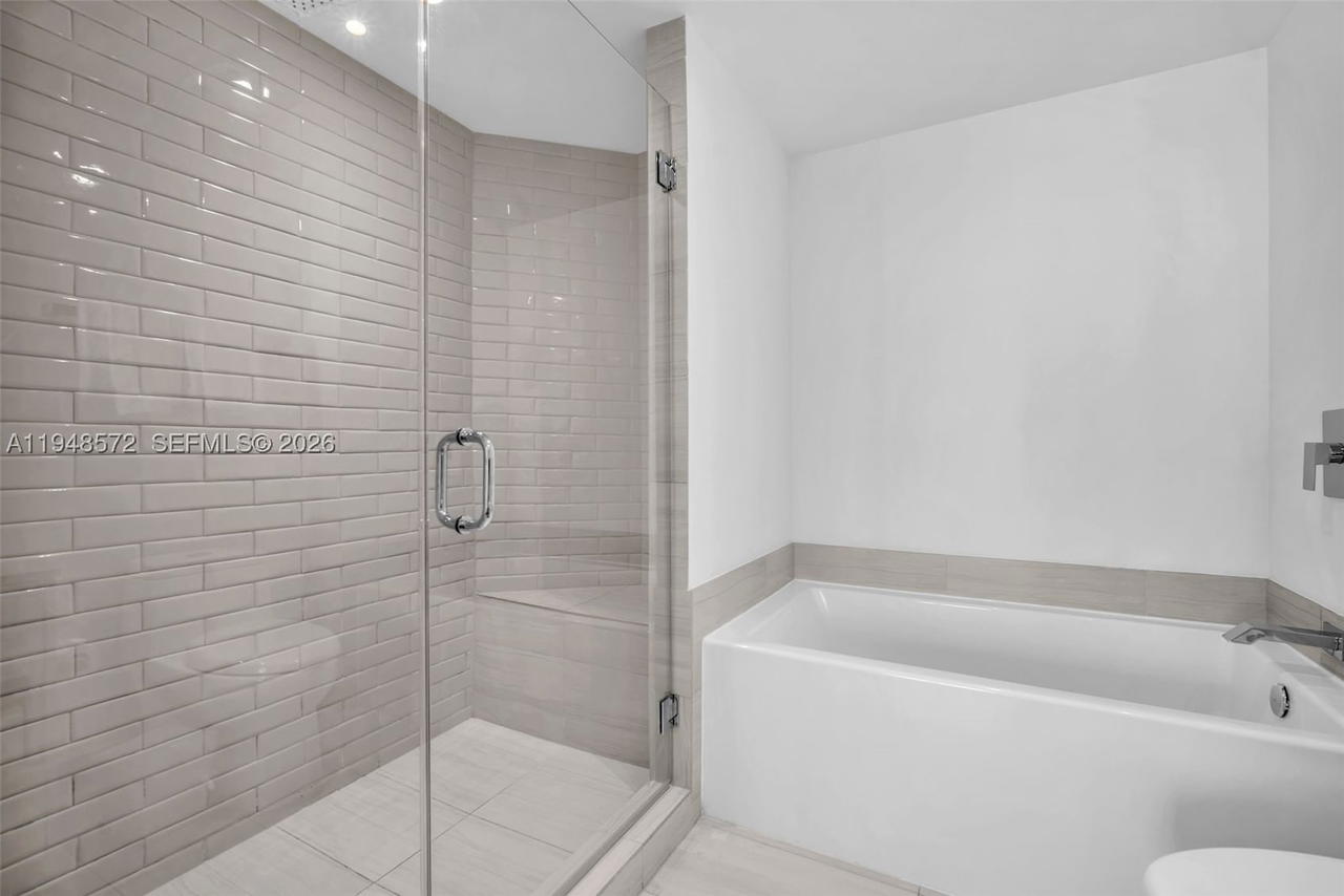 Real estate property located at 4010 Ocean Dr R701, Broward, 4010 South Ocean Condo, Hollywood, FL