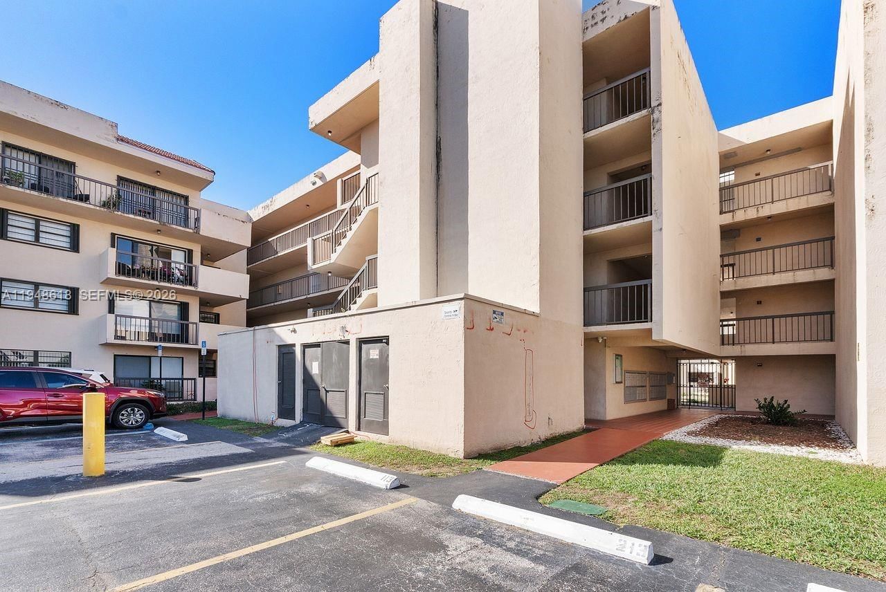 Real estate property located at 995 84th Ave #223, Miami-dade, Westchester Point Condo, Miami, FL