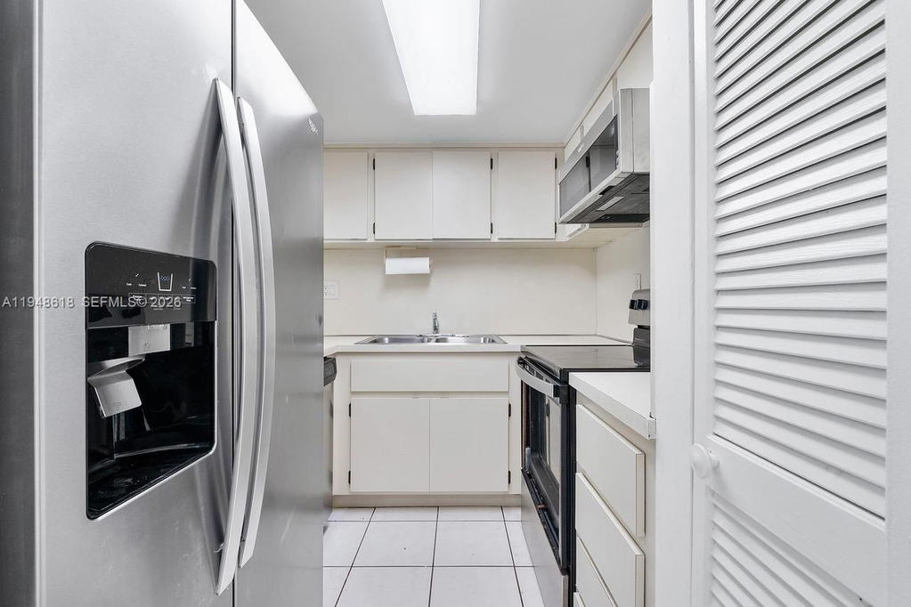 Real estate property located at 995 84th Ave #223, Miami-dade, Westchester Point Condo, Miami, FL