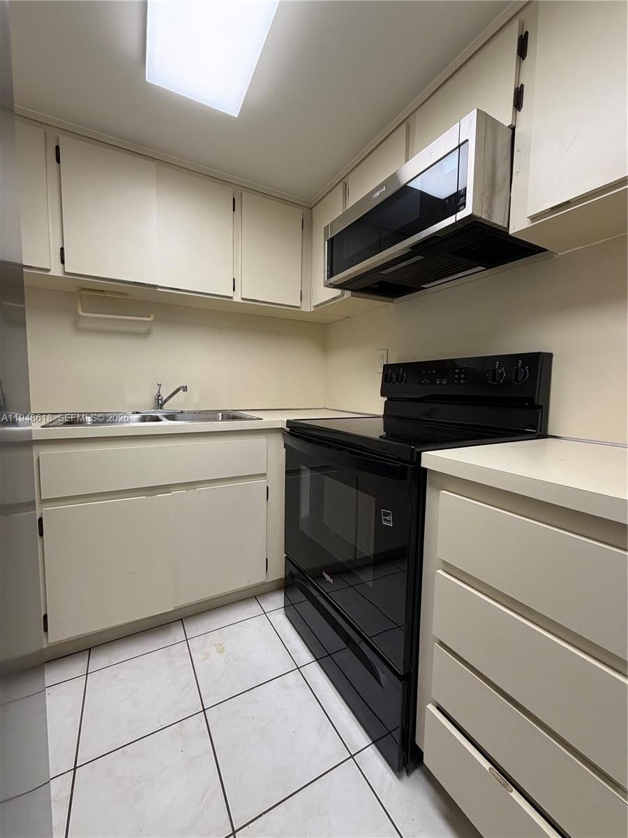 Real estate property located at 995 84th Ave #223, Miami-dade, Westchester Point Condo, Miami, FL