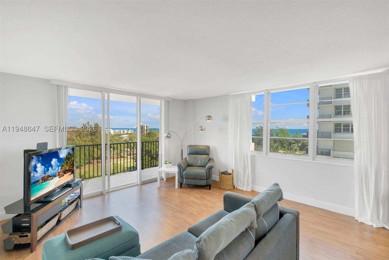 Real estate property located at 2121 Ocean Blvd #902W, Palm Beach, Boca Towers Condo Portion, Boca Raton, FL