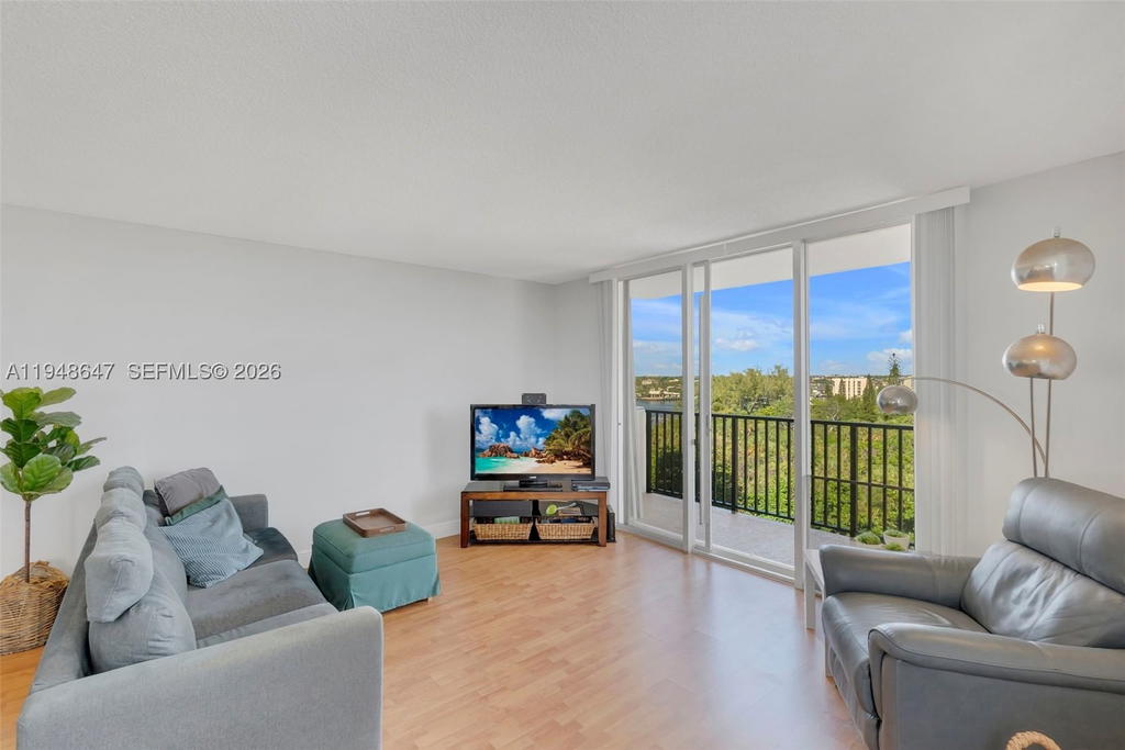 Real estate property located at 2121 Ocean Blvd #902W, Palm Beach, Boca Towers Condo Portion, Boca Raton, FL