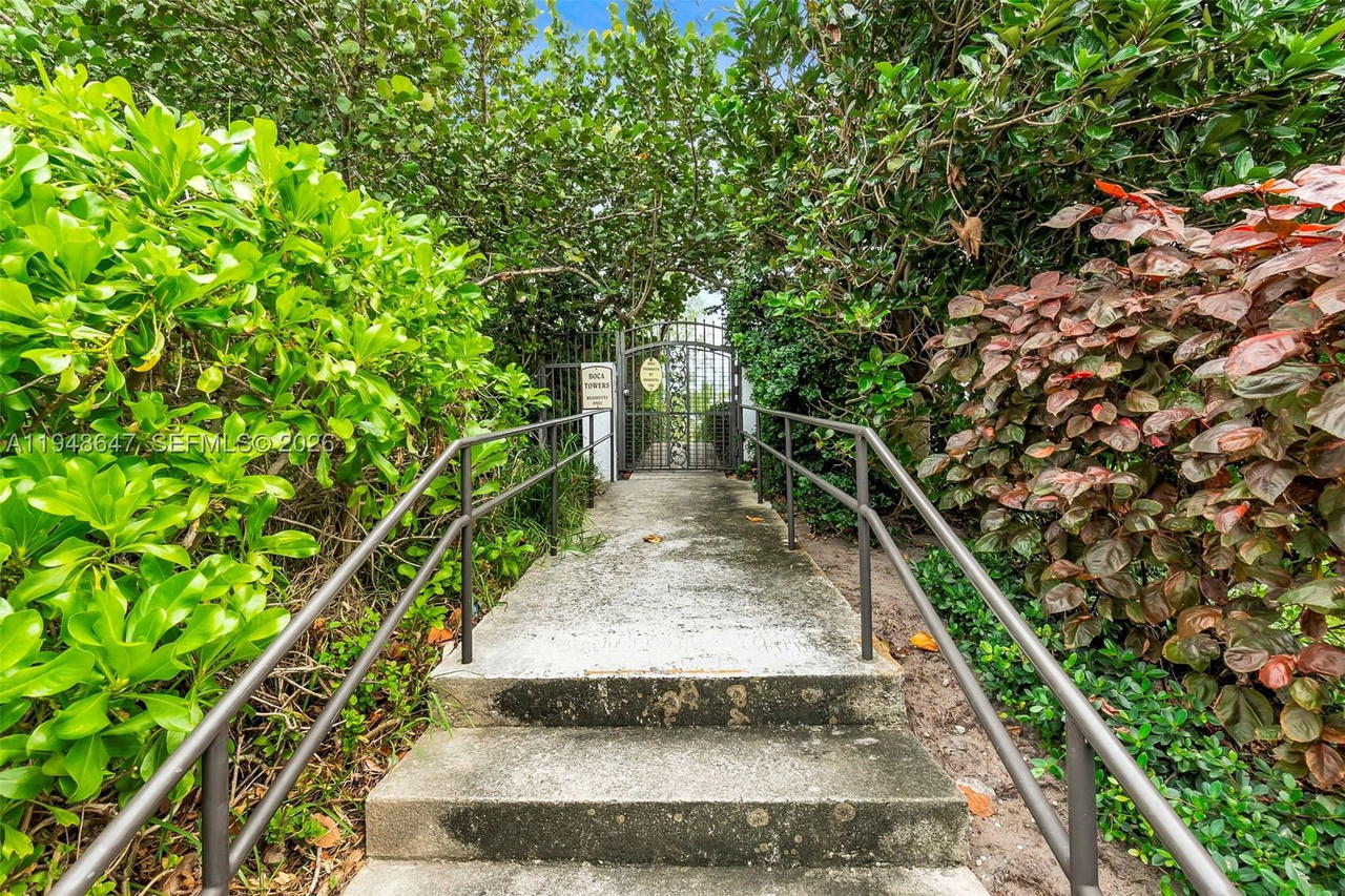 Real estate property located at 2121 Ocean Blvd #902W, Palm Beach, Boca Towers Condo Portion, Boca Raton, FL