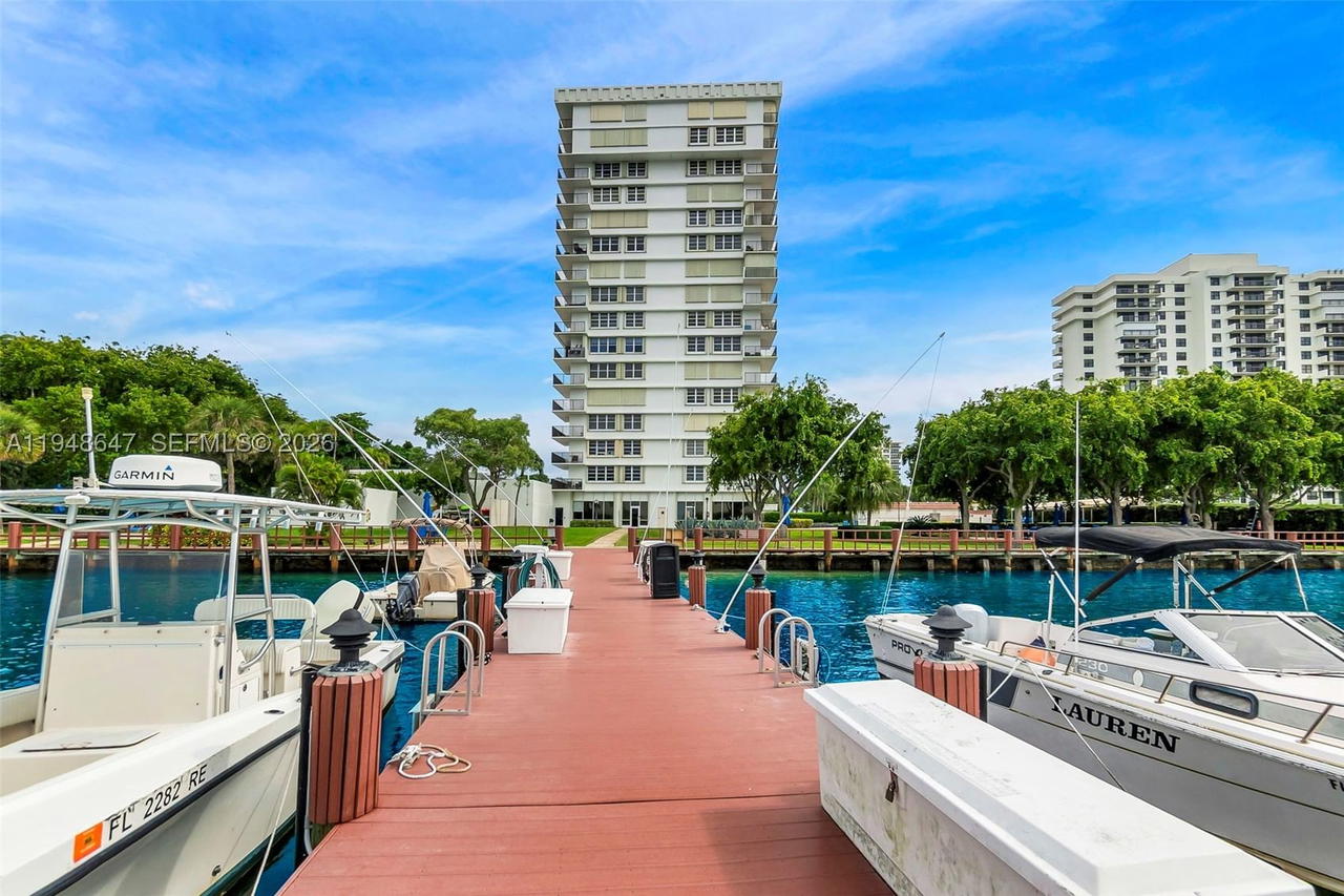 Real estate property located at 2121 Ocean Blvd #902W, Palm Beach, Boca Towers Condo Portion, Boca Raton, FL