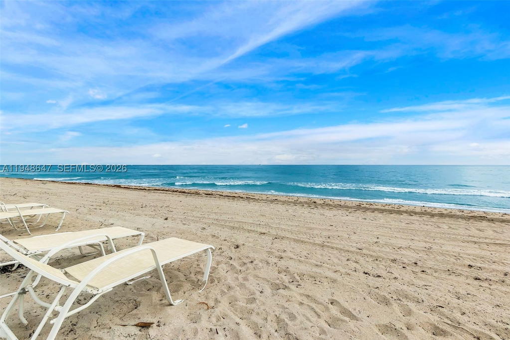 Real estate property located at 2121 Ocean Blvd #902W, Palm Beach, Boca Towers Condo Portion, Boca Raton, FL