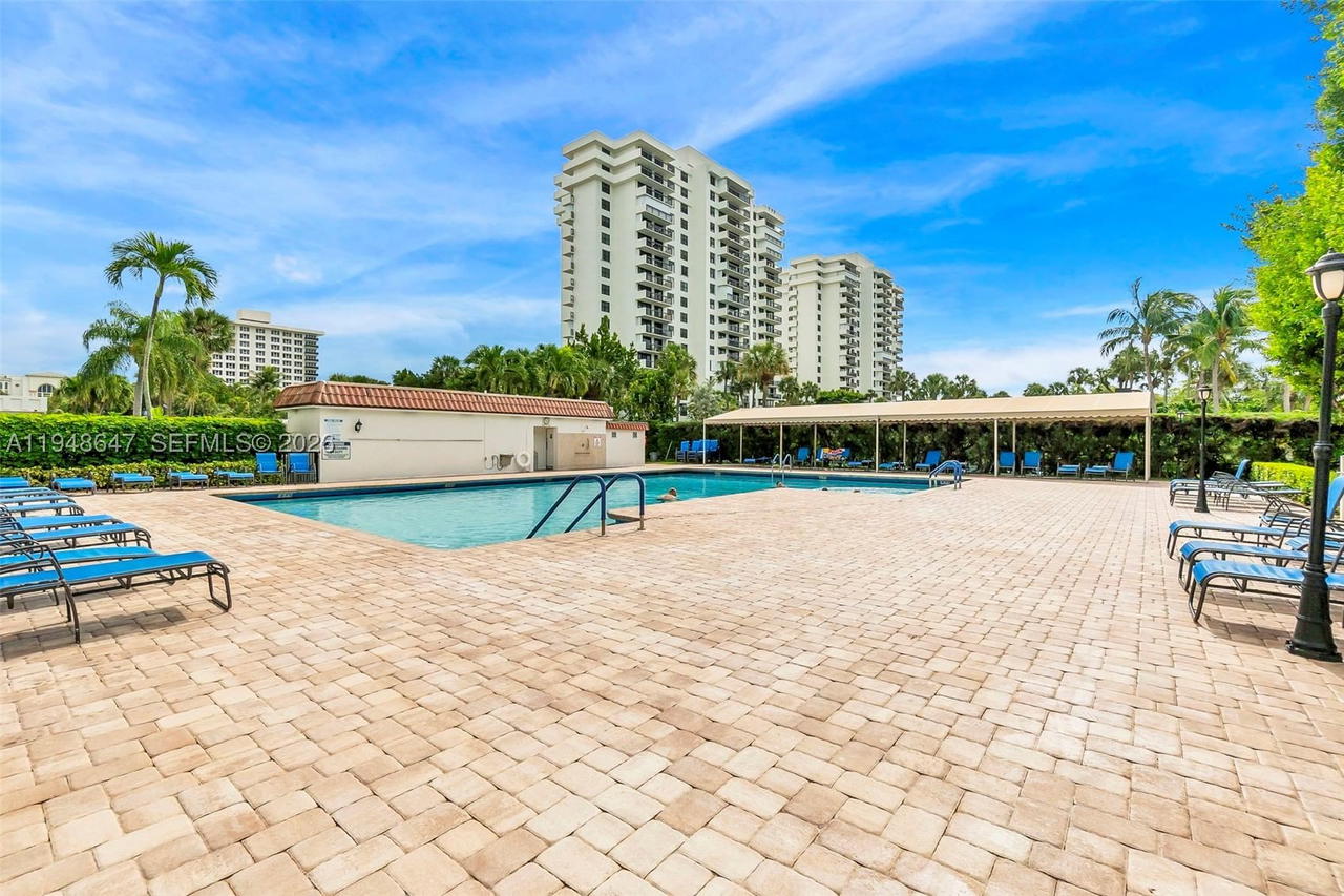 Real estate property located at 2121 Ocean Blvd #902W, Palm Beach, Boca Towers Condo Portion, Boca Raton, FL