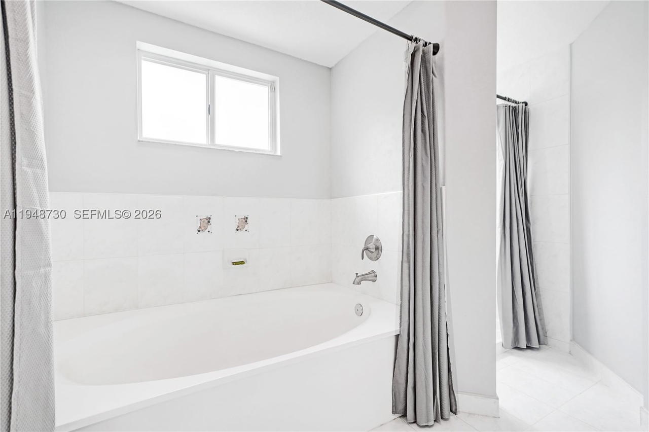Real estate property located at 5502 162nd Pl, Miami-dade, Pelicans Cove, Miami, FL
