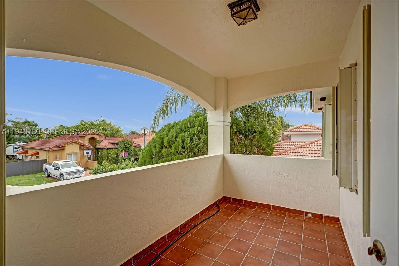 Real estate property located at 5502 162nd Pl, Miami-dade, Pelicans Cove, Miami, FL