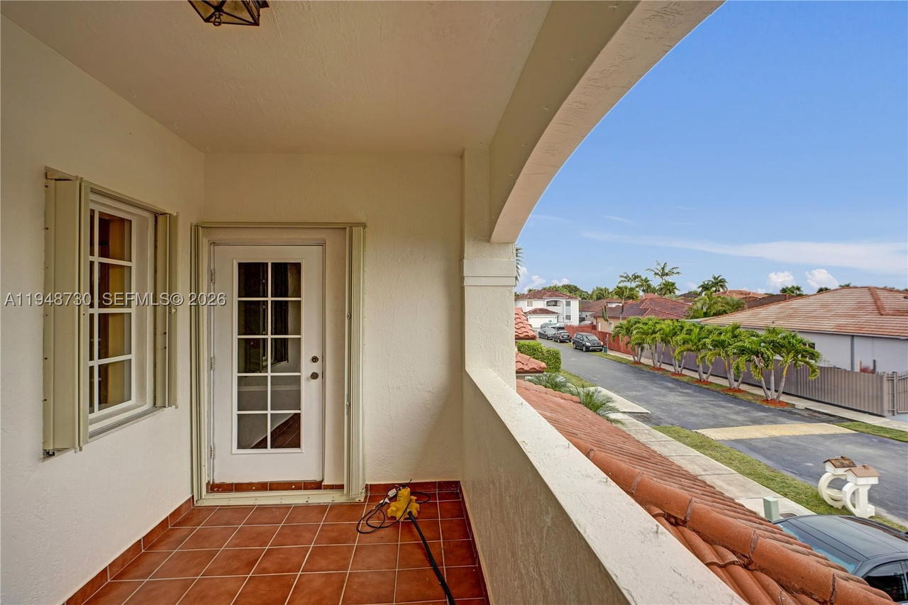 Real estate property located at 5502 162nd Pl, Miami-dade, Pelicans Cove, Miami, FL