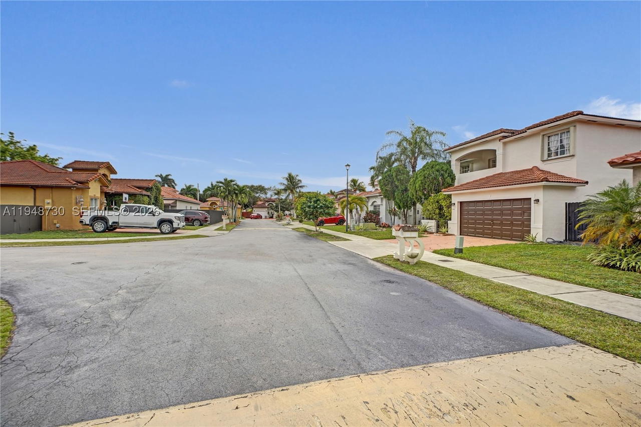 Real estate property located at 5502 162nd Pl, Miami-dade, Pelicans Cove, Miami, FL